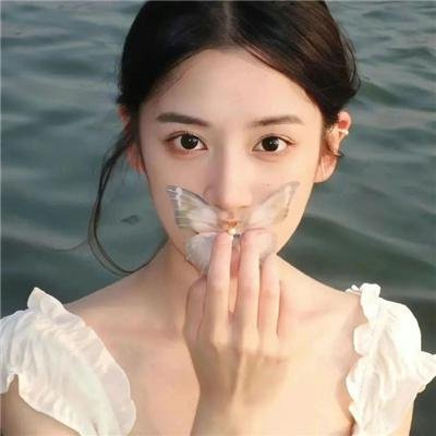 她自林中来