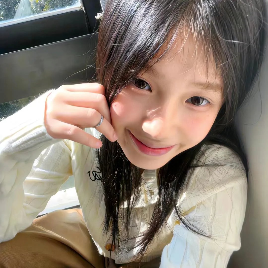 穿黄靴子的女孩